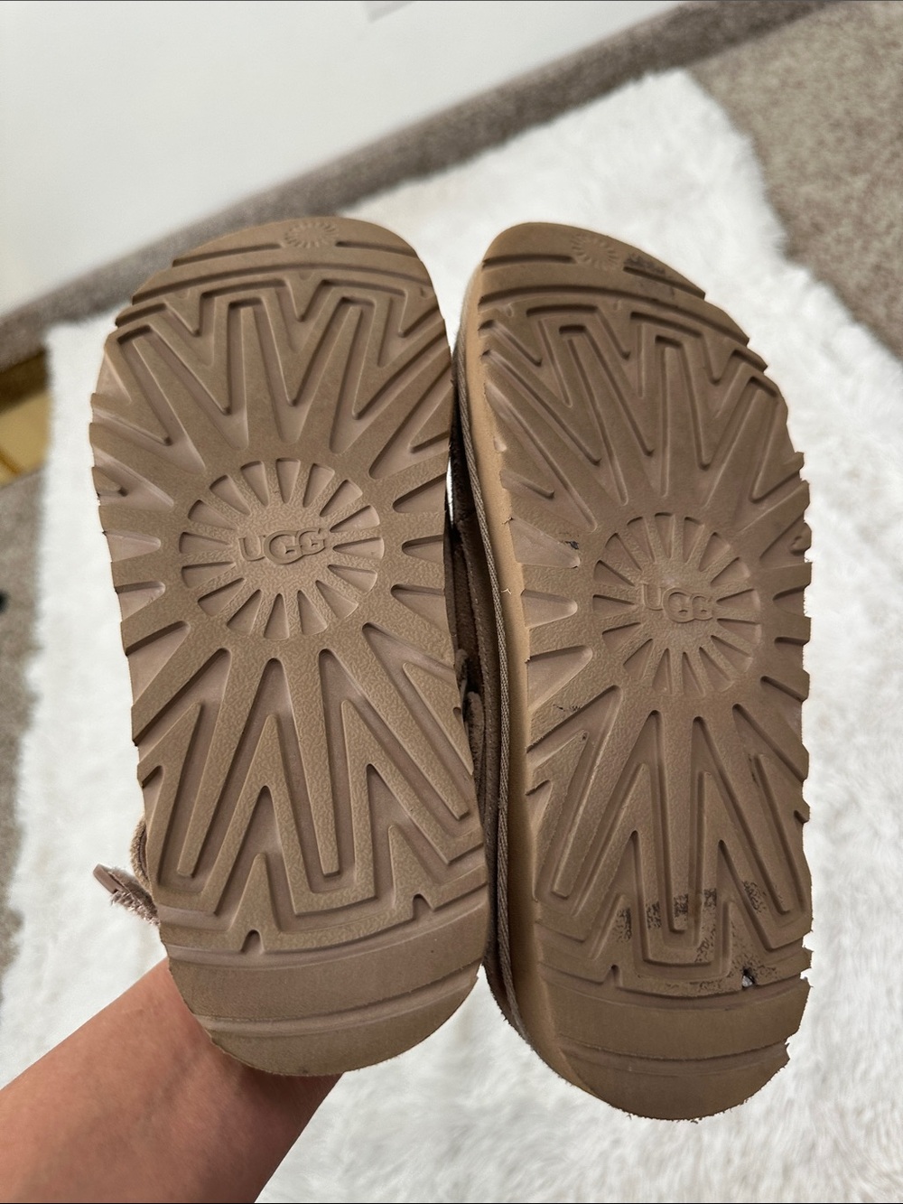 ❤️ Ugg Goldenstar Clog - Picture 4 of 5